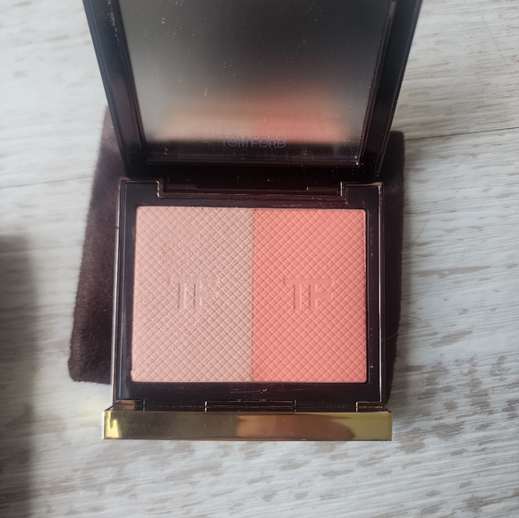 Tom Ford shade and illuminate blush - Picture 4 of 5